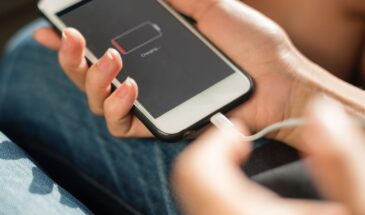 Пользователям назвали приложения из-за которых смартфон разряжается быстрее
