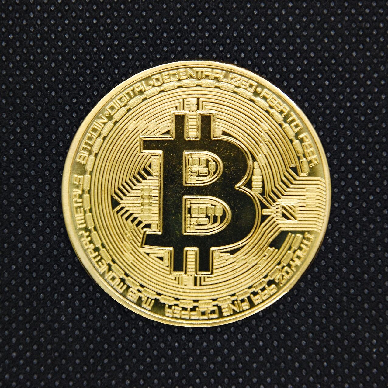 bitcoin-4912863_1920-e1642000690519.jpg