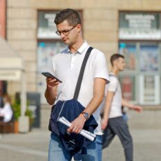 Лишь менее 9% совершеннолетних москвичей не пользуются смартфонами