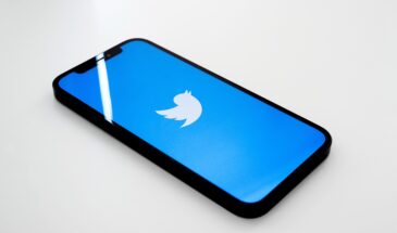 Илон Маск приостановил сделку по покупке Twitter