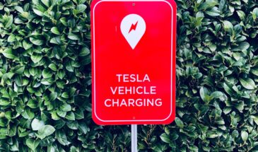 Австрийский исследователь безопасности взломал электромобили Tesla