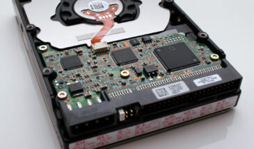 Инженер создал плату для компьютеров с SSD, которая имитирует звуки жесткого диска