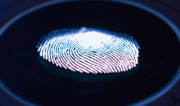 Что безопаснее: сканер отпечатков или распознавание по лицу?