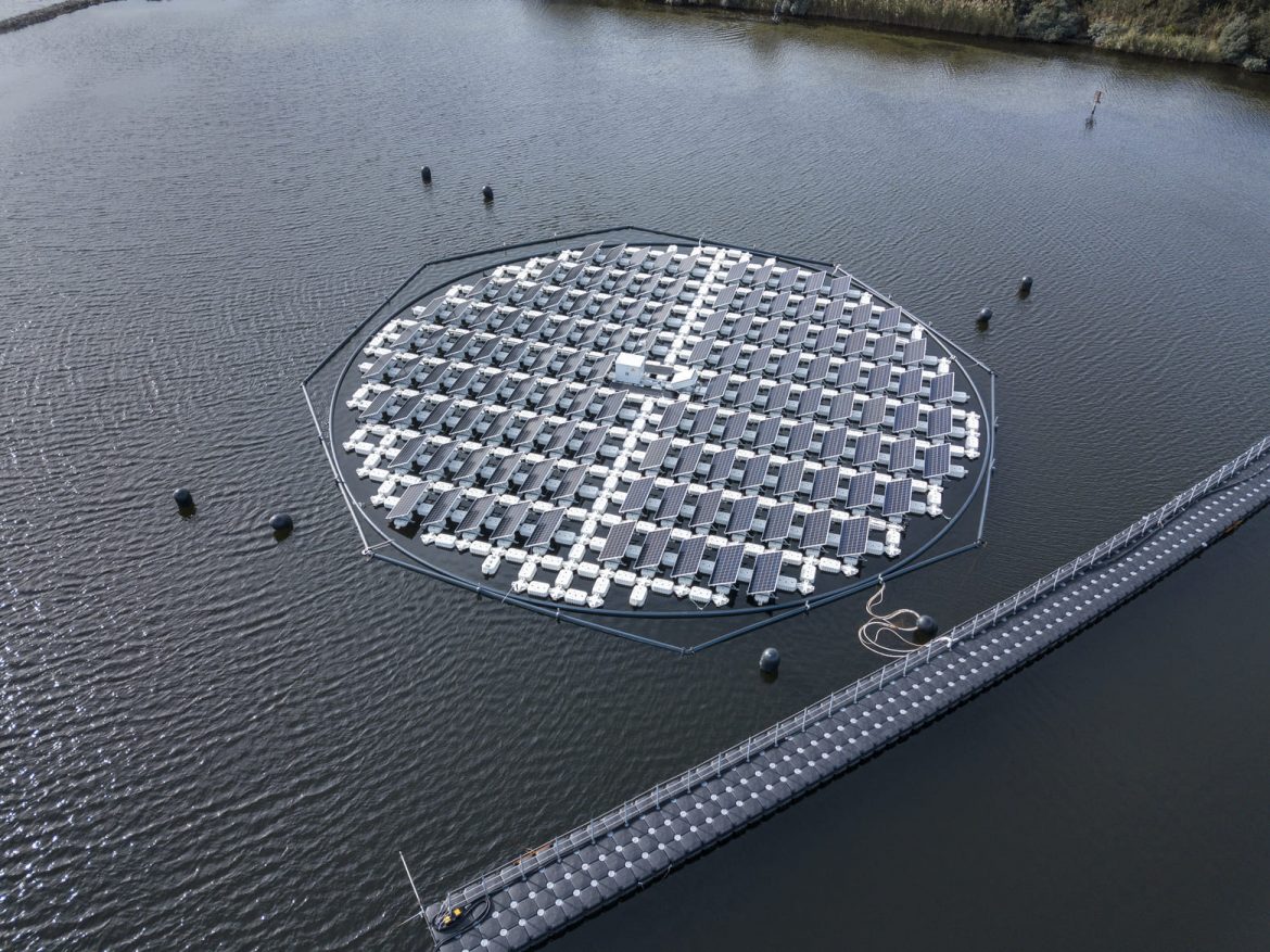 В Нидерландах разработали плавучую солнечную электростанцию
