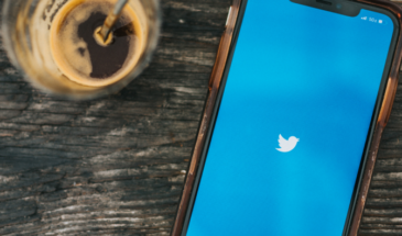 Twitter удалил (и вернул) рекламу, предотвращающую самоубийства