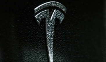 Tesla снижает цены по всему миру, чтобы устранить конкурентов