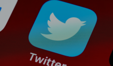 На Twitter подали в суд за отрицание Холокоста