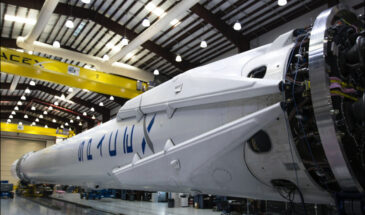 SpaceX показала установку корабля Starship на носитель Super Heavy