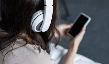 Музыку, созданную ИИ, уберут со стримингов