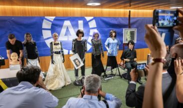 Прошла первая в мире пресс-конференция с человекоподобными роботами