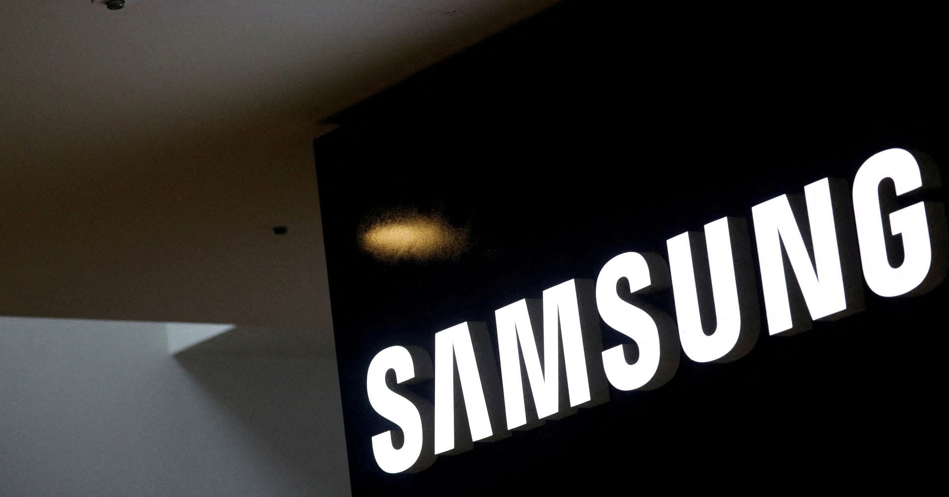 рассматривает возможность аренды завода