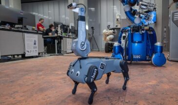 Астронавт с МКС управляет робо-собакой Бертом на Земле во время симуляции миссии на Марс