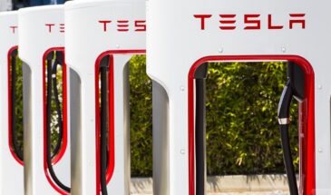 Автопроизводитель Stellantis внедрил разъем для зарядки Tesla
