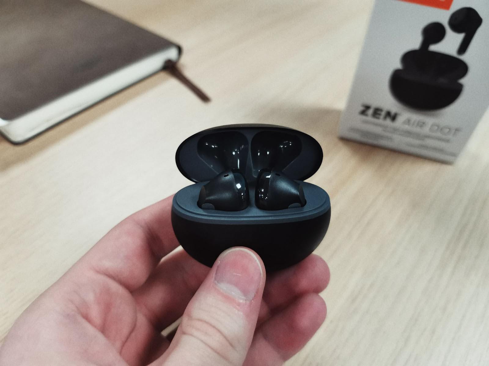 Кейс с наушниками