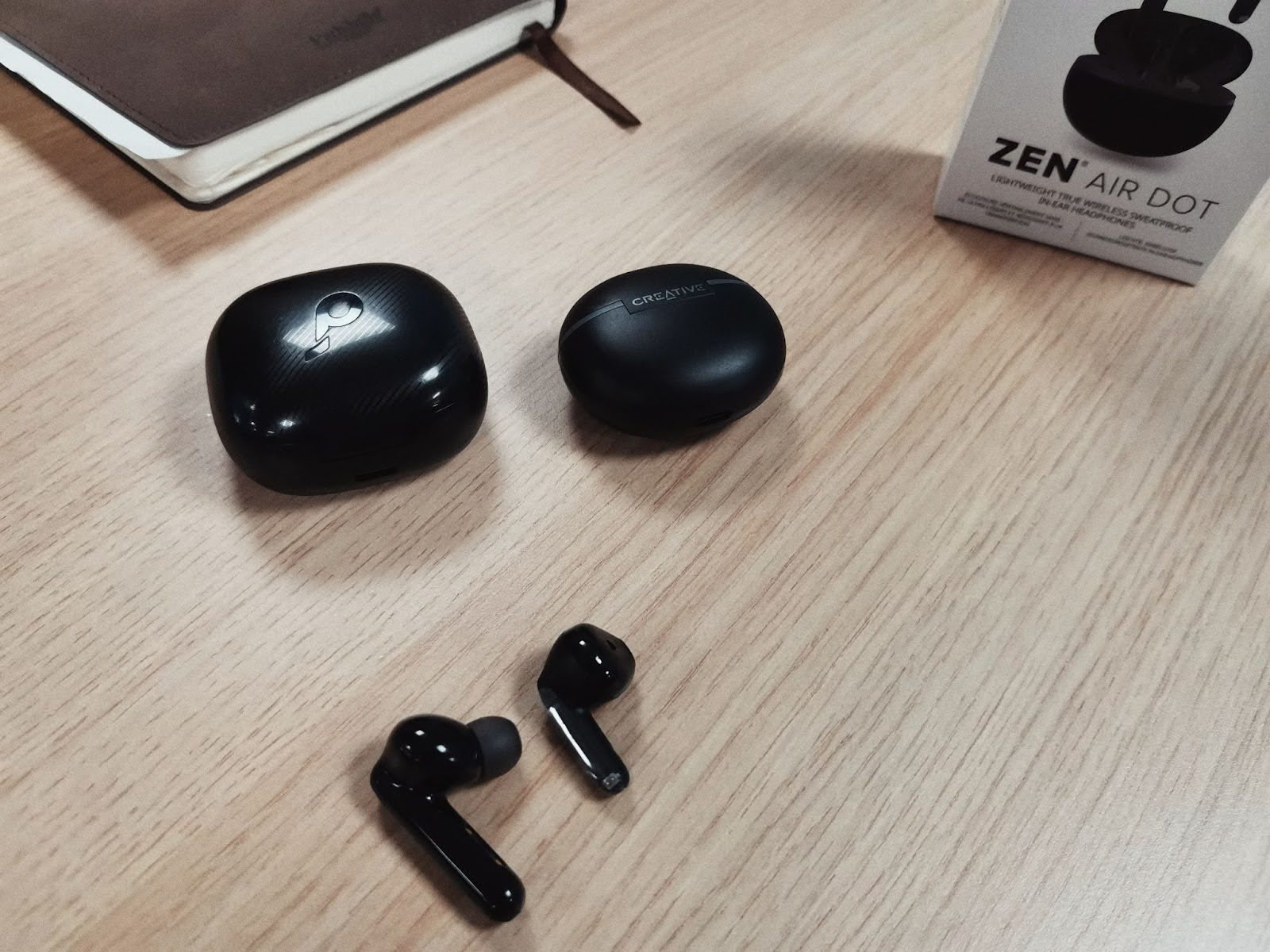 Сравнение двух разных моделей. Справа – Zen Air Dot