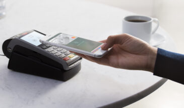 Приложения «Мир» пропадают из Google Play, а Samsung Pay прекращает работу в России