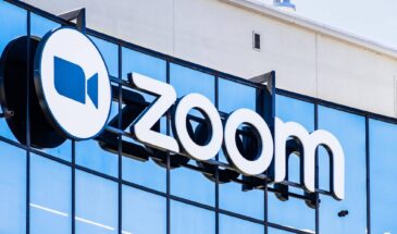 Zoom продолжает наращивать аудиторию в России