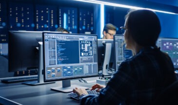 Зарплата курьеров в России достигла уровня  ИТ-специалистов