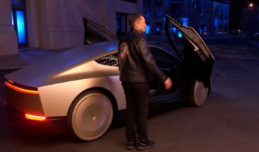 Tesla представила беспилотное такси и робота-компаньона