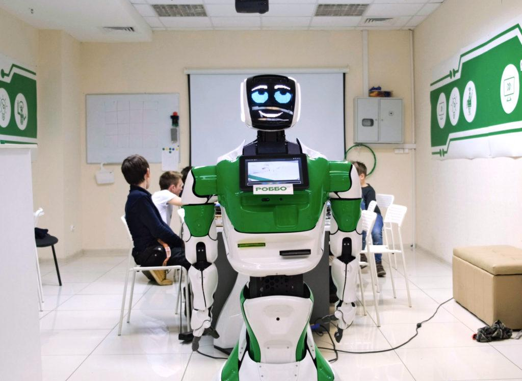 Сервисные роботы Promobot