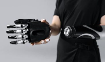 Российский разработчик «МАКСБИОНИК» представит новые бионические протезы кистей