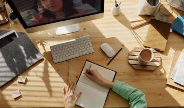 Яндекс 360 добавил ИИ-конспекты встреч в Телемост для бизнеса