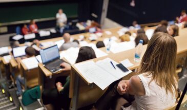 ИИ стал студентом: Венский университет впервые зачислил ИИ на факультет искусств