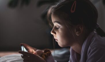 Каждый пятый ребенок в России сталкивается с мошенничеством в интернете