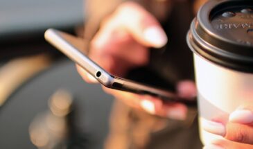 Каждый третий россиянин полностью отключает связь в отпуске