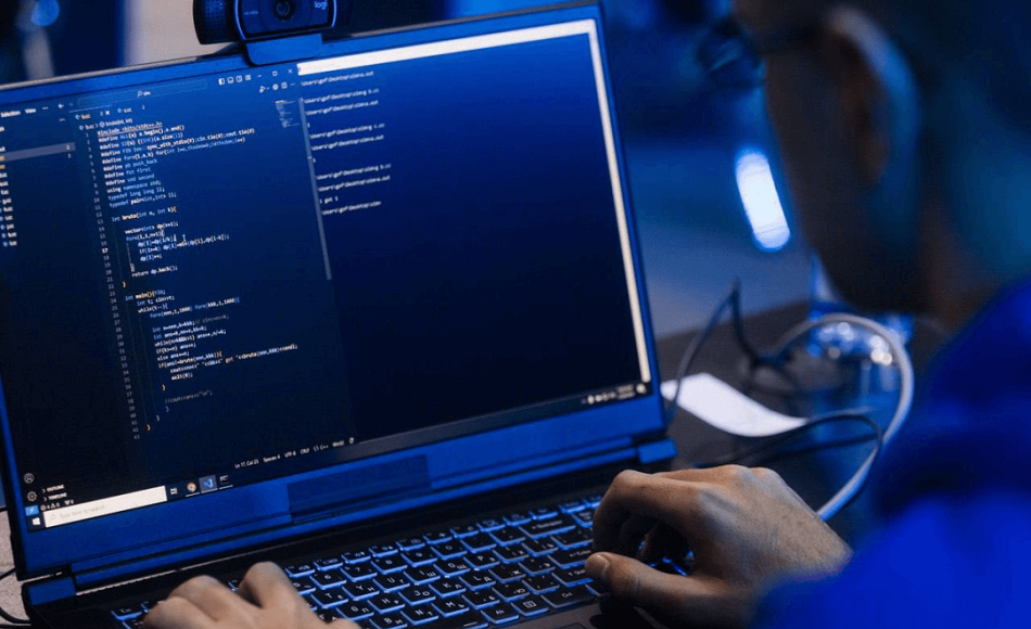 По данным Яндекса Москва стала лидером по доле запросов про вайб-кодинг