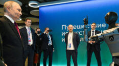 Владимиру Путину показали отечественного антропоморфного робота, разработанного Сбером