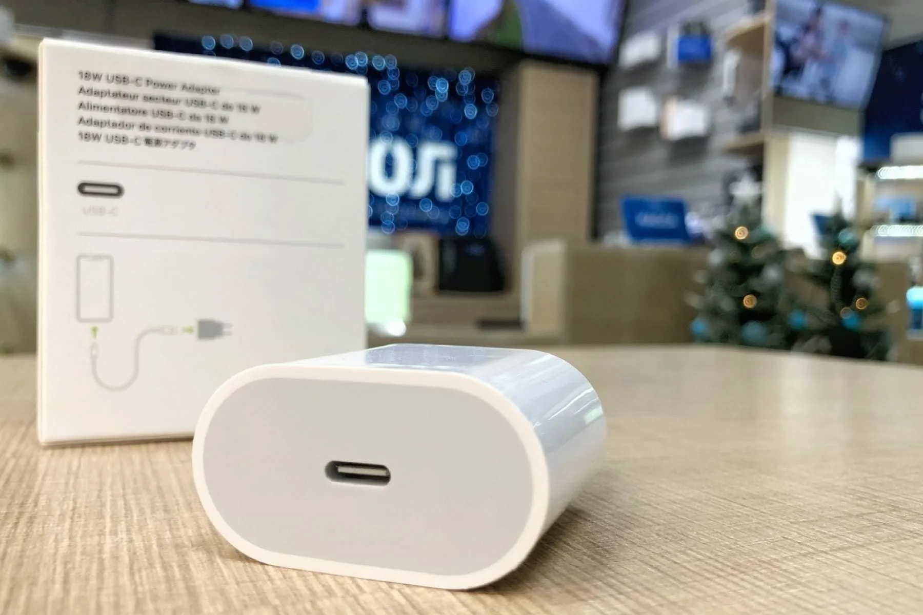 Apple Power Adapter 20W // Источник: e-catalog