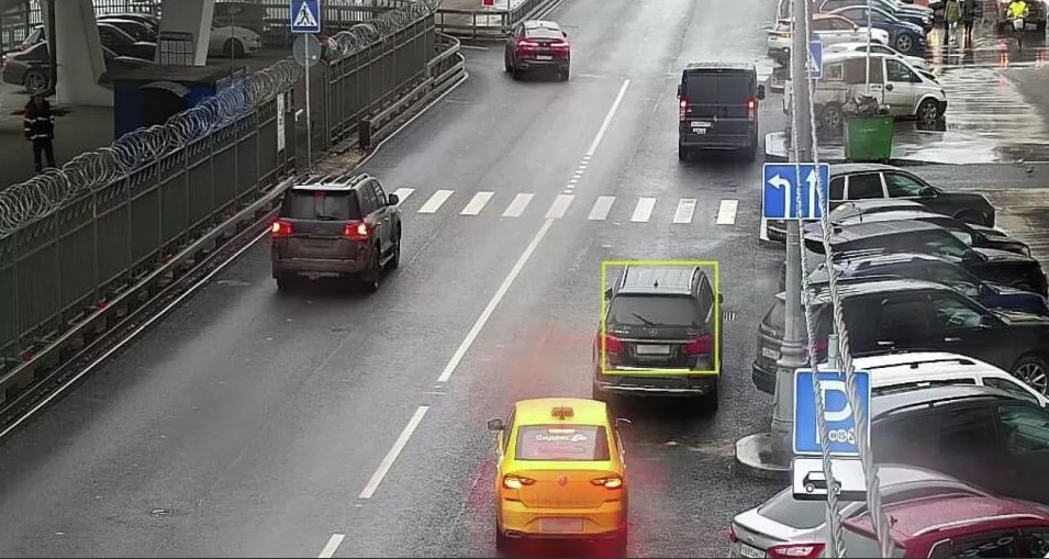 В Москве камеры с ИИ начали фиксировать остановку, создающую помехи движению