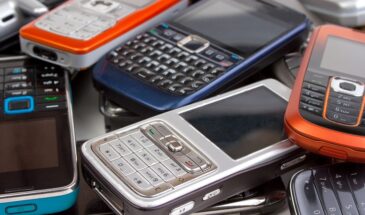 Более половины россиян хотели бы получить в подарок телефон из прошлого