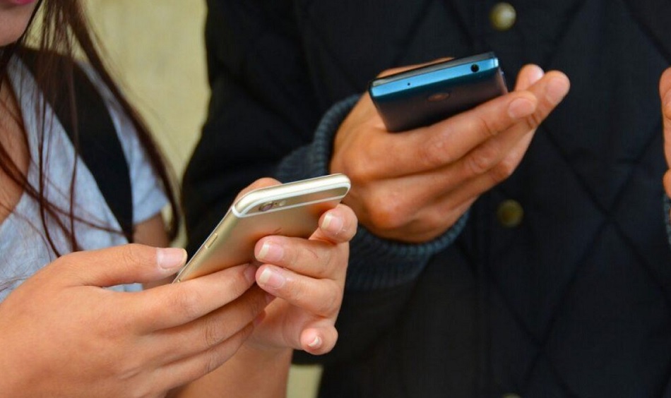 «Бот», «топ» и «норм» — самые частые слова в соцсетях россиян в 2025 году