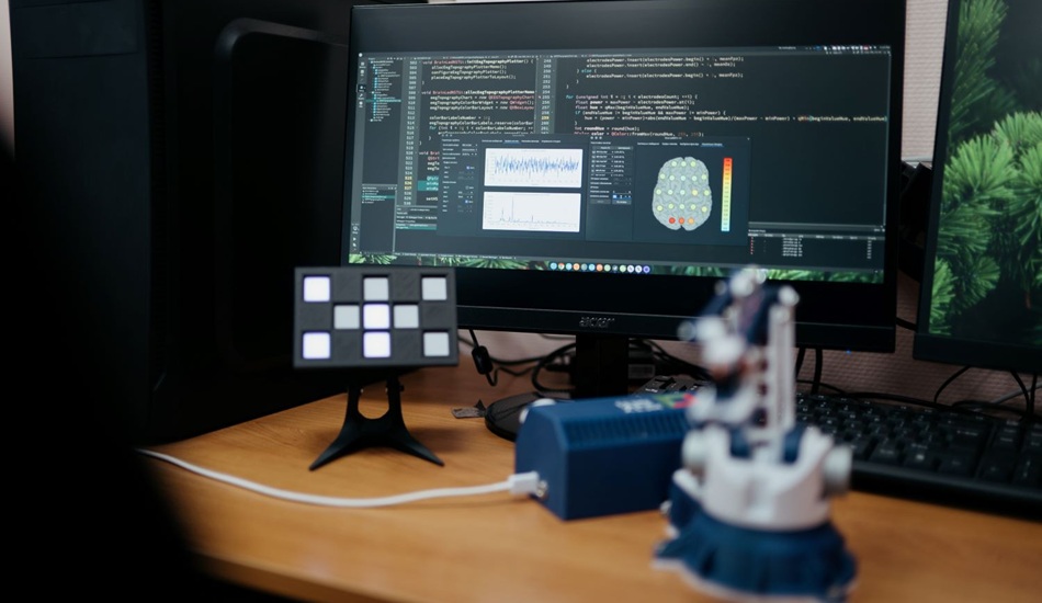 В Новосибирске создана система управления устройствами сигналами мозга