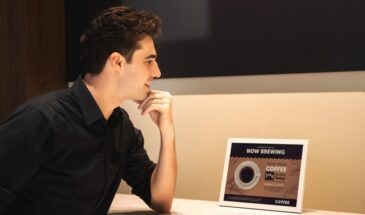 Samsung выпустил 13-дюймовый дисплей из биополимера Color E-Paper