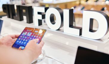 Рынок складных смартфонов в России в 2025 году показал рекордный рост