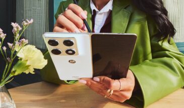 Motorola анонсировала складной смартфон-«книжку» Razr Fold