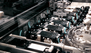 Производители российских смартфонов локализуют производство после исключения из реестра