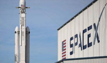SpaceX запросила разрешение на запуск миллиона спутников в качестве ЦОД