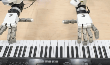 Инженеры обучили робота игре на пианино двумя руками