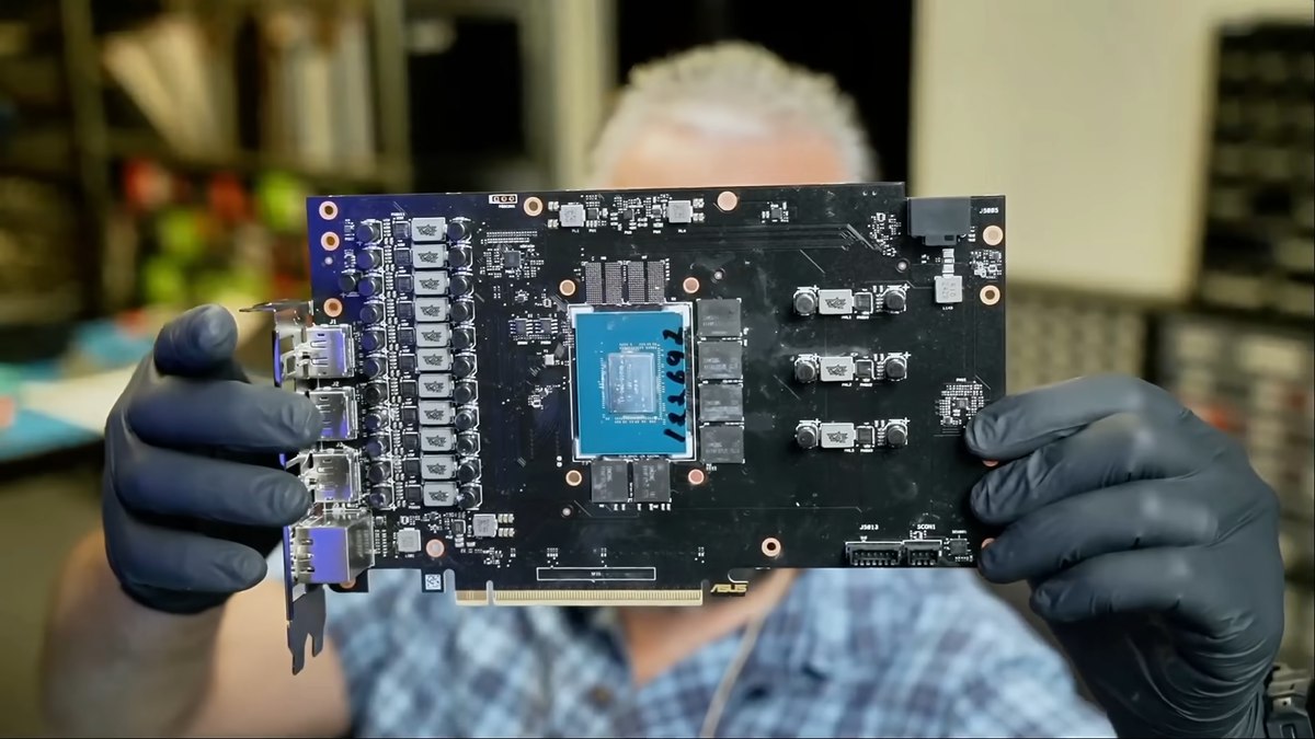 Жидкий металл убил RTX 5070 Ti