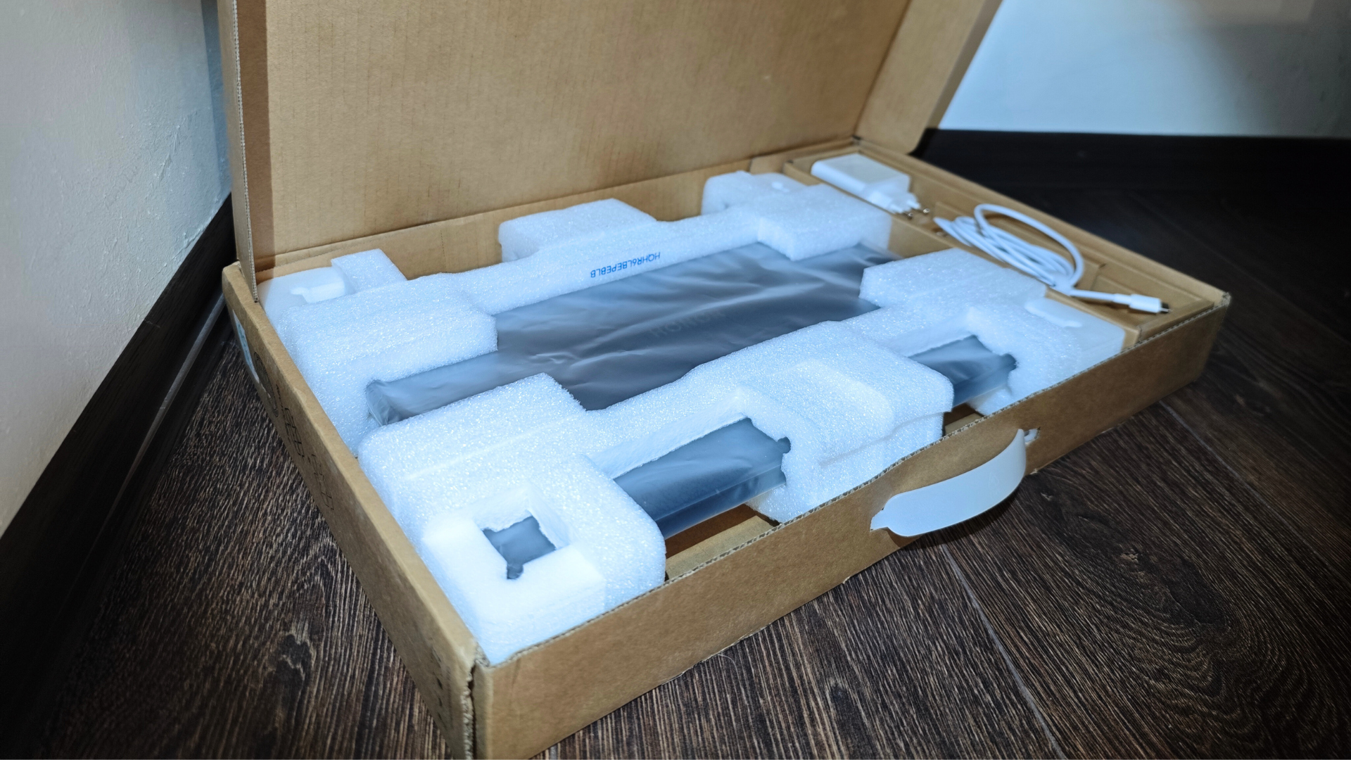 HONOR MagicBook X16 2026