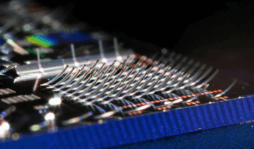 Чип размером с песчинку проецирует 68 миллионов лазерных лучей в секунду