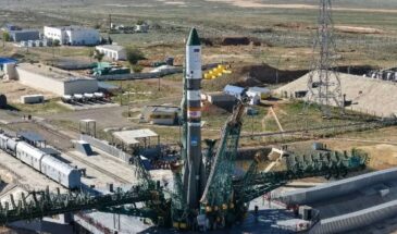 Ракету «Союз-2.1а» с кораблем «Прогресс МС-34» установили на старте Байконура