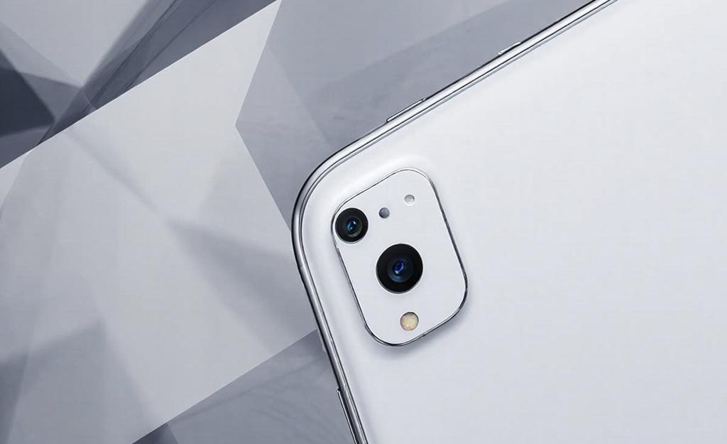 Сверхтонкая камера обеспечивает угол обзора 140 градусов без выступающих линз