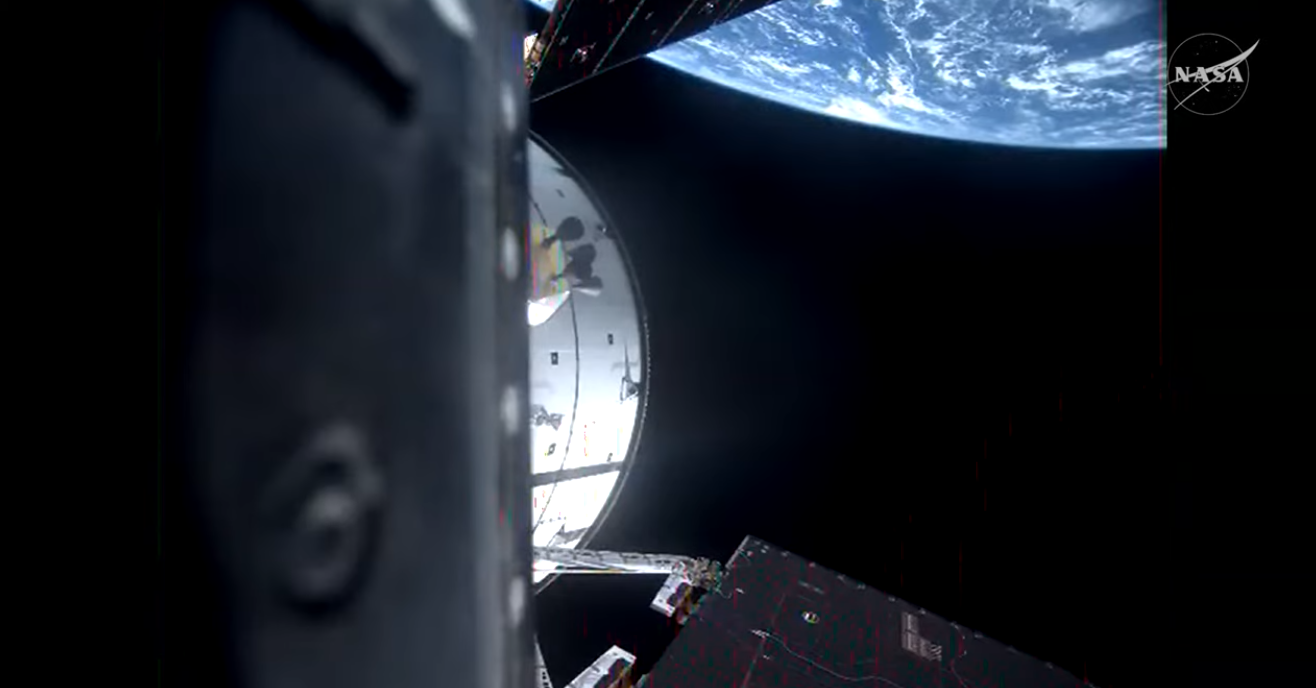 США впервые с 1970-х годов запустили пилотируемый корабль к Луне