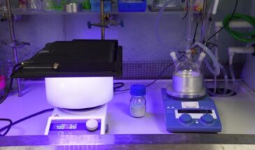 Кислота из старых батарей и солнечный свет превращают пластик в чистый водород