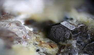 Китайский кристалл может похоронить GPS и ускорить интернет в 1000 раз